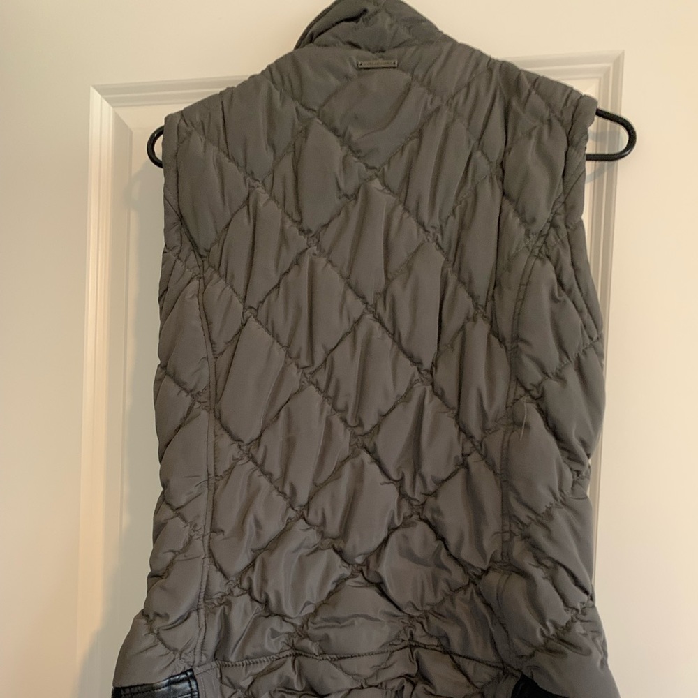 Marc New York vest, olive green. Hole in the right pocket.